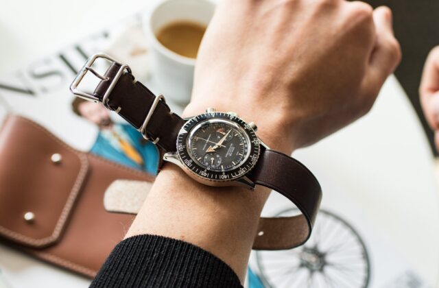 Comment porter un bracelet Nato - La manière slim