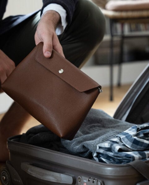 Trousse en cuir grainé cognac