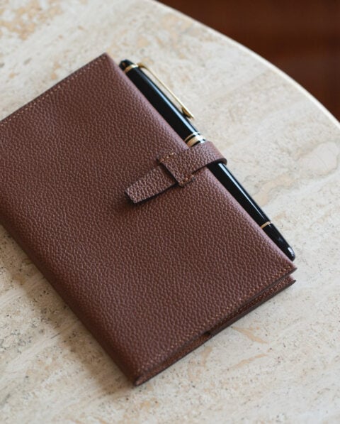 Protège-carnet cuir de vachette grainé cognac