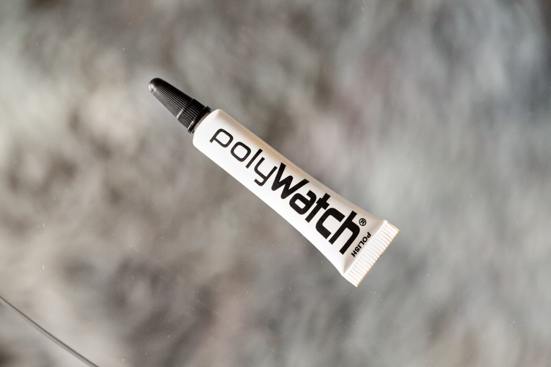 Polywatch Kit de nettoyage pour montre en plastique, Tube de 5 ml de  polissage pour montre – Comprend une corde et un chiffon de polissage